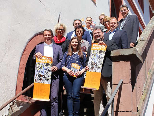 OB Michael Jann, Orga-Team der Stadtverwaltung und Sponsoren freuen sich auf den Mosbacher Sommer 2017