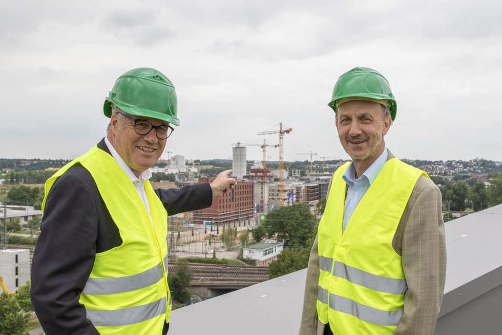 Die beiden Chefs auf der neuen Experimenta-Dachterrasse: Hanspeter Faas (Buga, links) und Dr. Wolfgang Hansch (Experimenta).