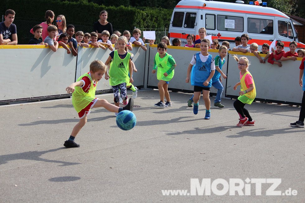 9.10. Straßenfussball für Toleranz an der Bretwiesenschule in Hochdorf (8 von 41).jpg