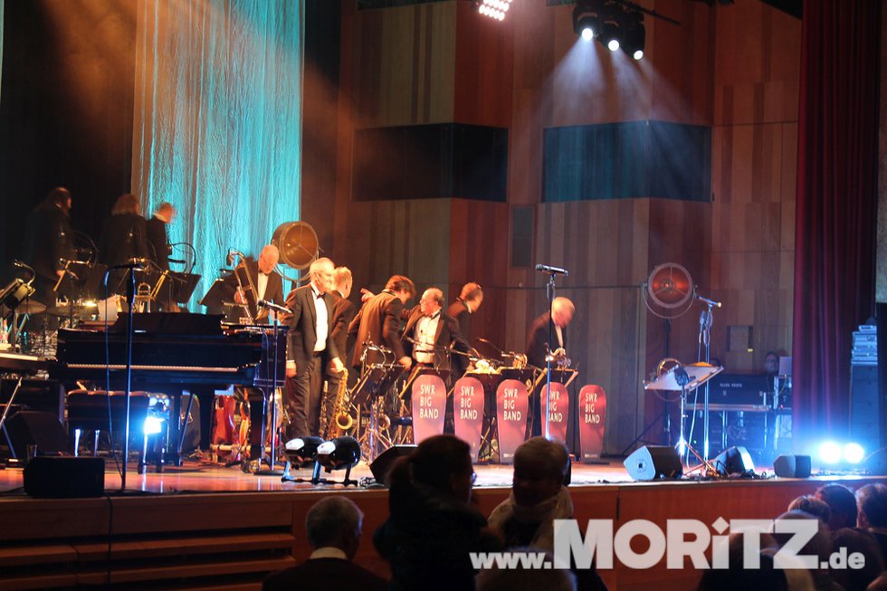 Götz Alsmann und die SWR Big Band boten dem Publikum Jazz mit einem Mix aus Swing und Schlagern. (29 von 57).jpg