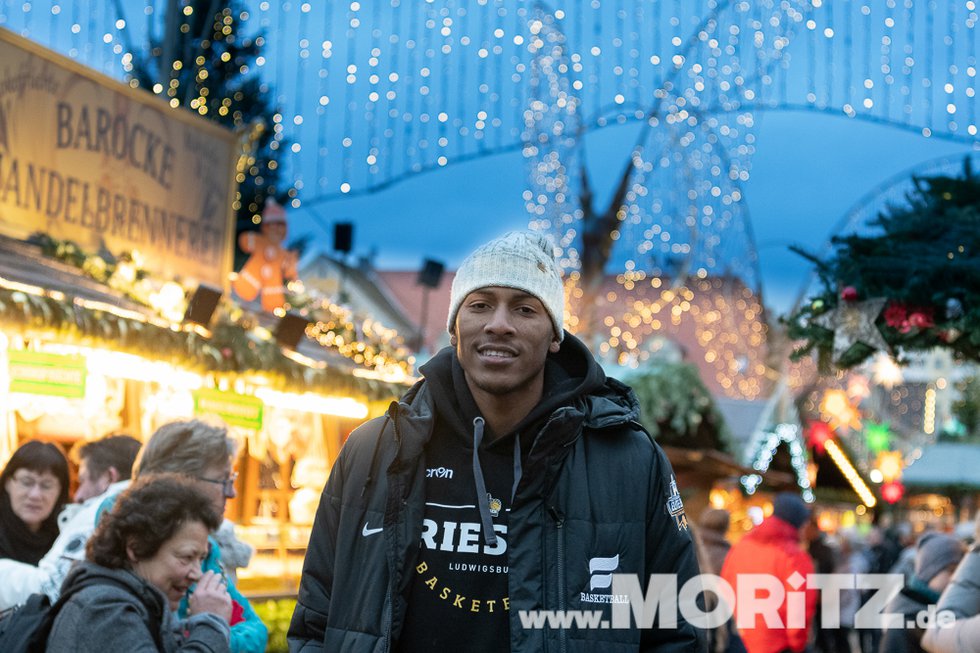 Thomas Wimbush, MHP-Riesen Ludwigsburg, auf dem Ludwigsburger Weihnachtsmarkt am 13.12.2019