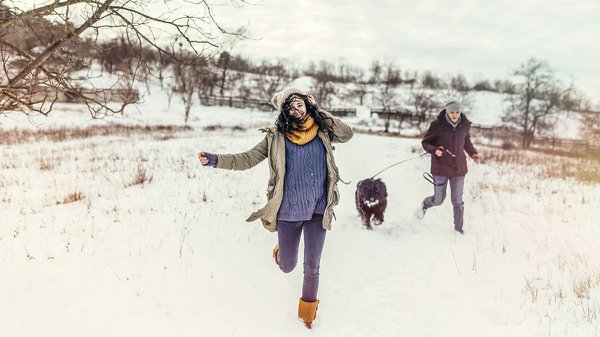 ArthurHidden_freepik_young-couple-walking-with-a-dog-in-a-winter-day.jpg