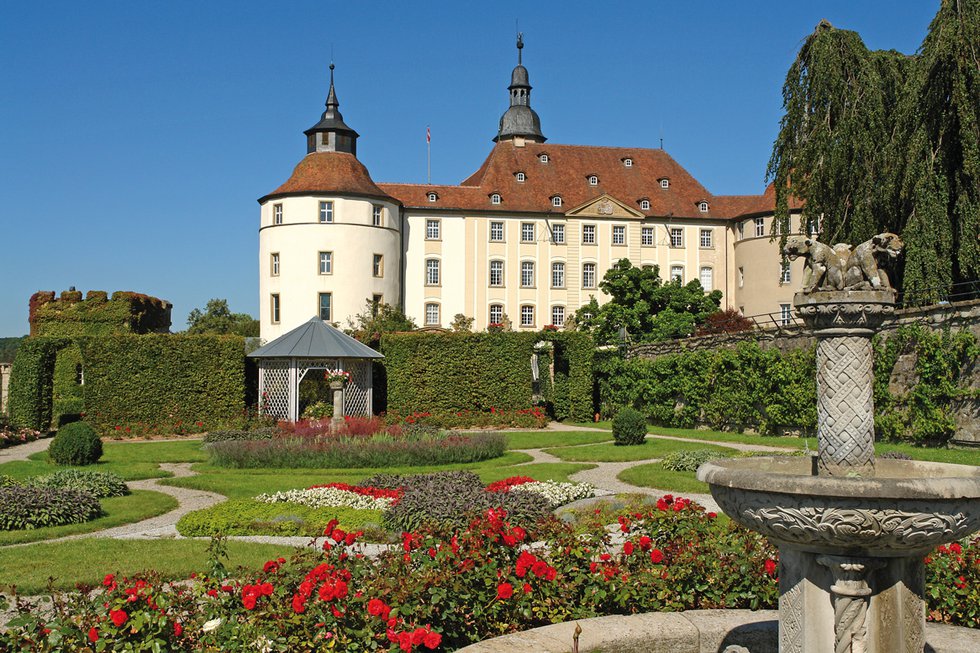 Barockgarten-vor-der-Ostfassade-Schloss-Langenburg-Fotograf-R.jpg